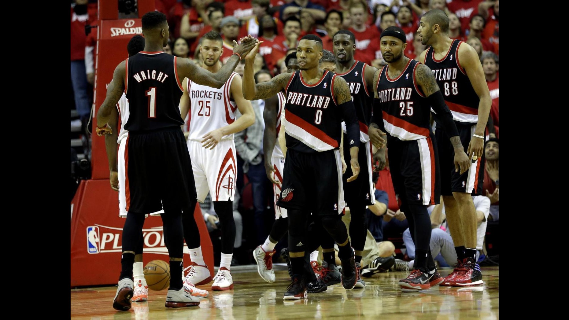 Playoff Nba, Portland in semifinale, S. Antonio costretta alla bella contro Dallas