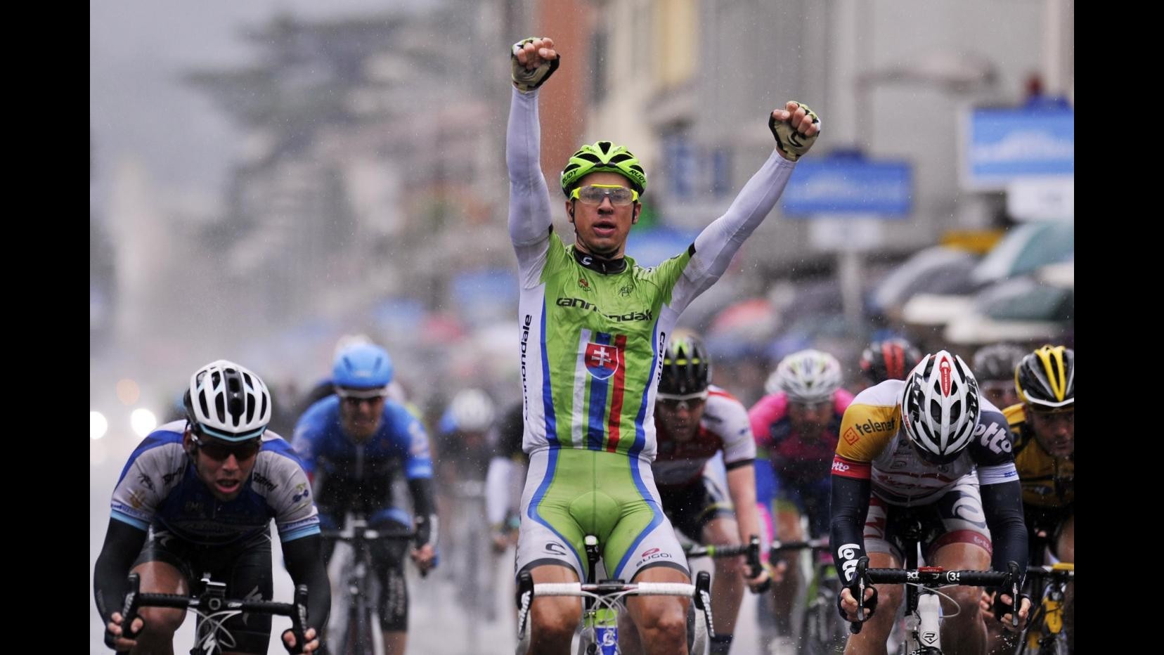Ciclismo, Tirreno-Adriatico: Sagan vince 3/a tappa, Cavendish leader