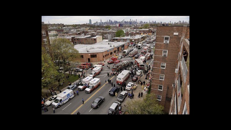 Usa, deragliamento treno metro a New York: ricoverate 4 persone