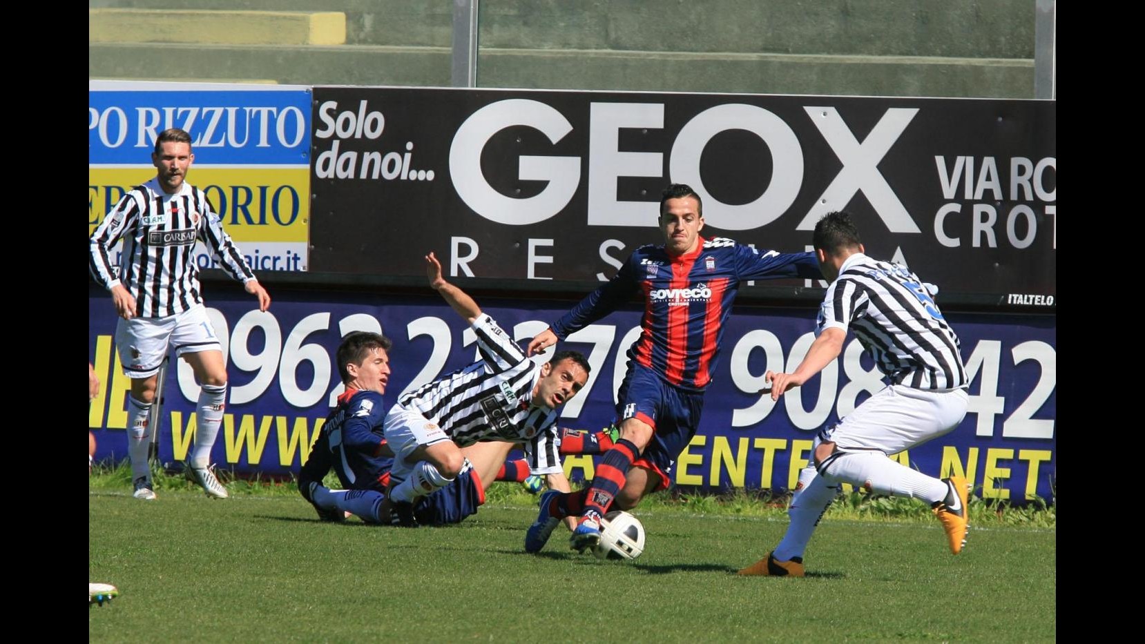 Serie B, nel recupero Crotone resiste e mantiene 1-0 sull’Ascoli