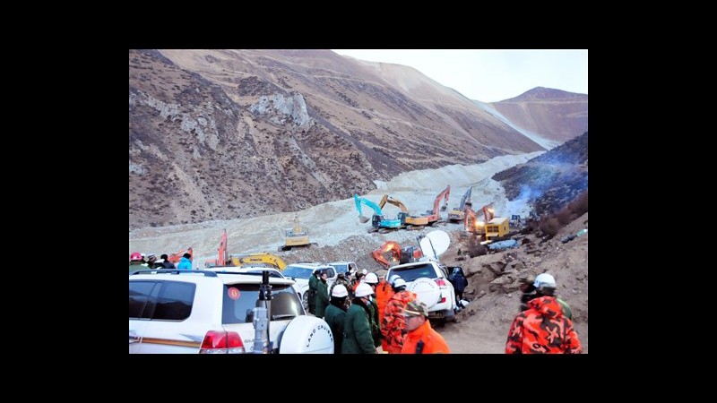 Cina, 21 cadaveri recuperati da maxi frana caduta su miniera in Tibet