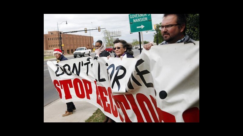 Usa, fallisce esecuzione in Oklahoma: detenuto muore dopo sofferenze