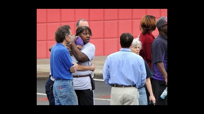 Usa, armato come Rambo in centro Fedex: ferisce 6 persone e si suicida