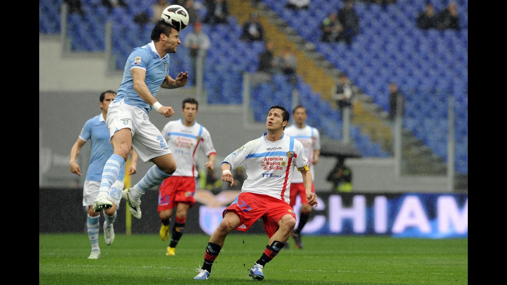 Lazio batte Catania e riprende corsa, cadono Fiorentina e Roma