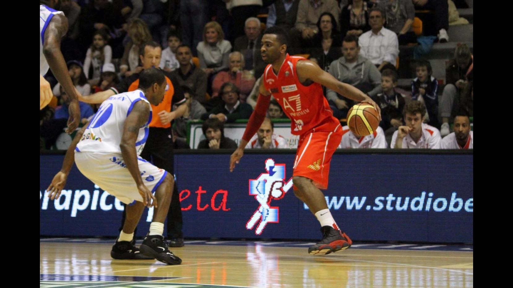 Basket, Serie A: Milano sbanca Sassari 85-79 nell’anticipo