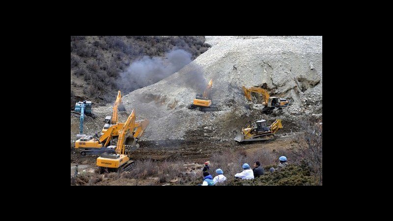 Cina, frana su miniera: estratta una vittima, 82 ancora dispersi