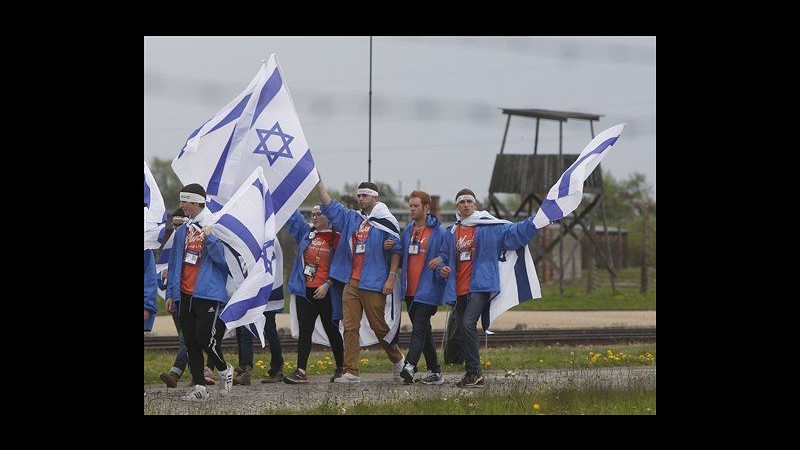 Polonia, migliaia di giovani ebrei alla Marcia dei vivi ad Auschwitz
