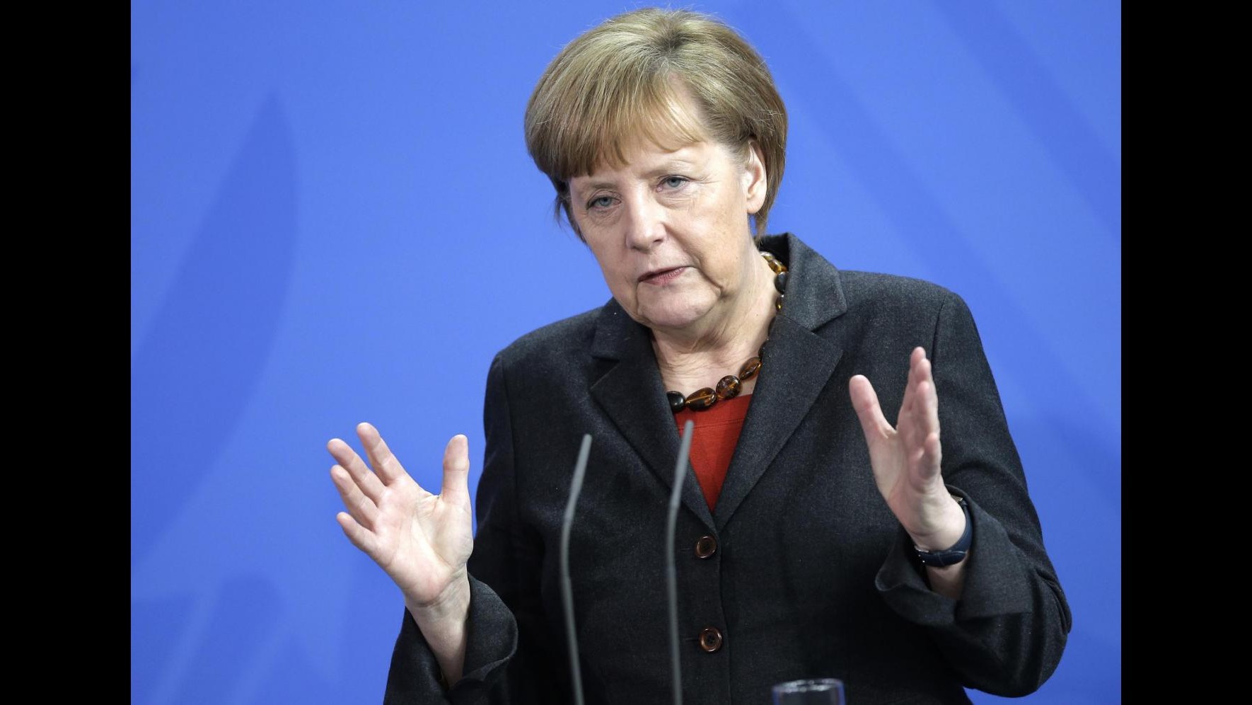 Ue, Merkel: Parole di Berlusconi sui lager sono assurde