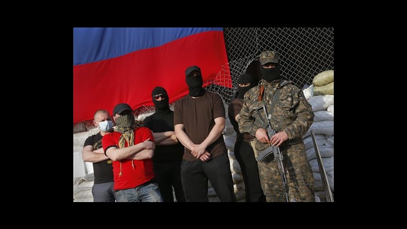 Ucraina, uomini armati occupano palazzo governo a Konstantynovka