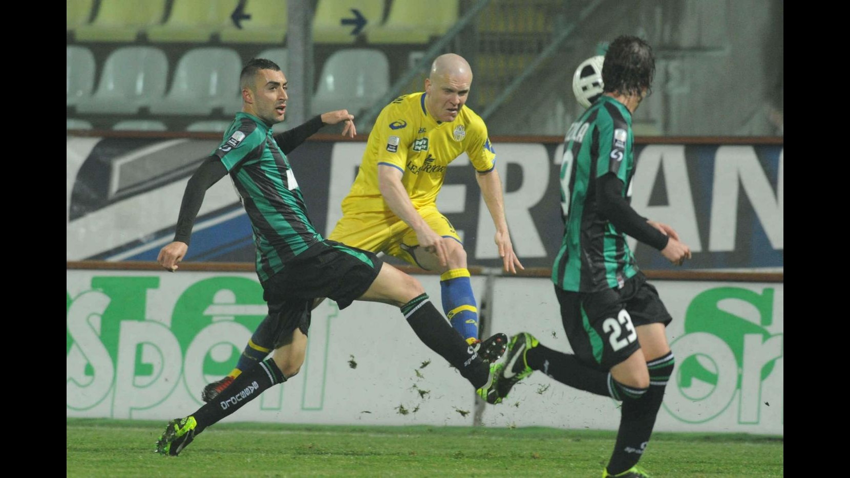 Serie B, pari in Sassuolo-Verona. Livorno fermato a Bari, Novara show
