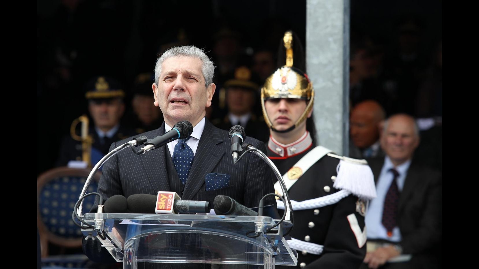 Marò, Di Paola: Mi scuso con loro se oggi non sono qui con noi