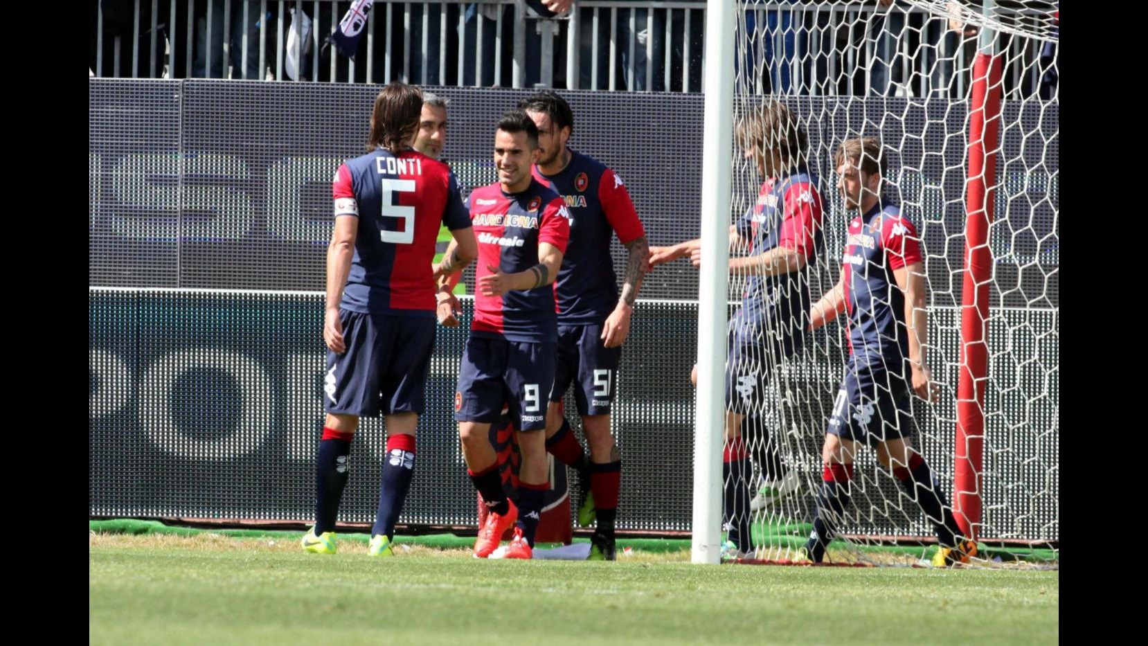 Serie A, Pinilla-gol: Cagliari batte Parma ed è salvo, ducali più lontani da Europa