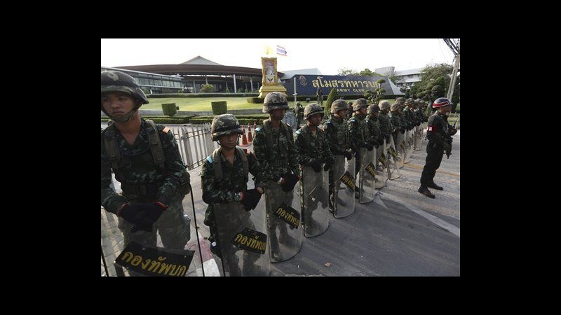 Thailandia, esercito annuncia coprifuoco dalle 22 alle 5