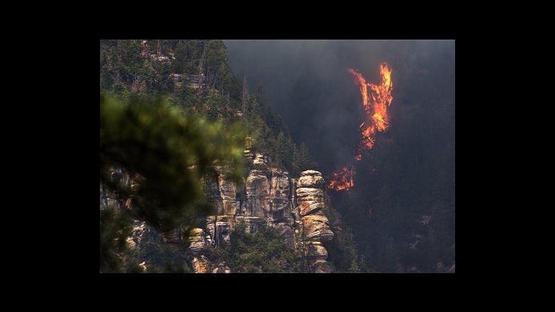 Usa, incendio divampa in canyon in Arizona: evacuati 100 edifici
