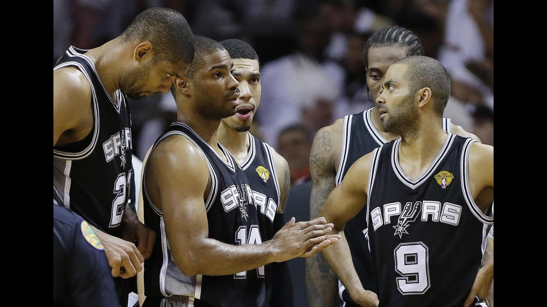 Basket, playoff Nba: San Antonio affonda Oklahoma e si porta sul 2-0