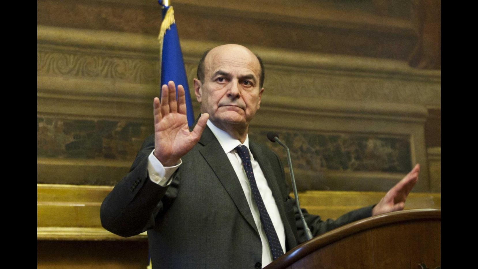Consultazioni, Bersani a Grillo: Auguri a salvatori della patria