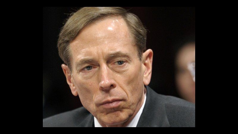 Usa, prima apparizione pubblica di Petraeus dopo dimissioni: Mi scuso