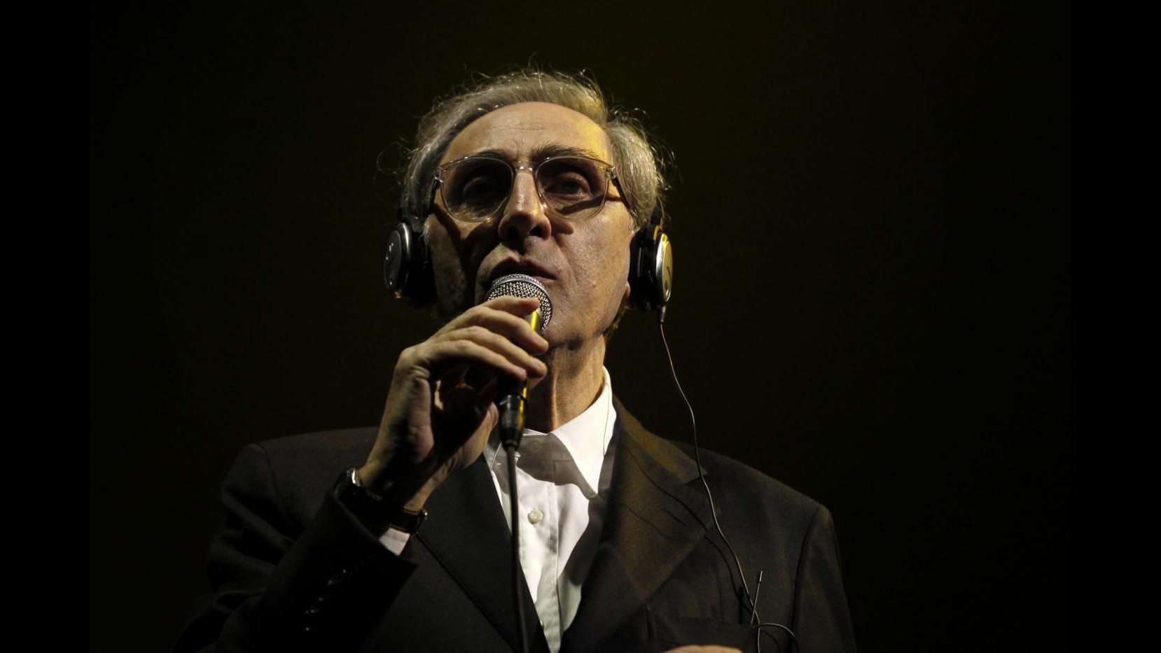 Battiato: Non ce l’ho con donne, ma con politici corrotti di prima