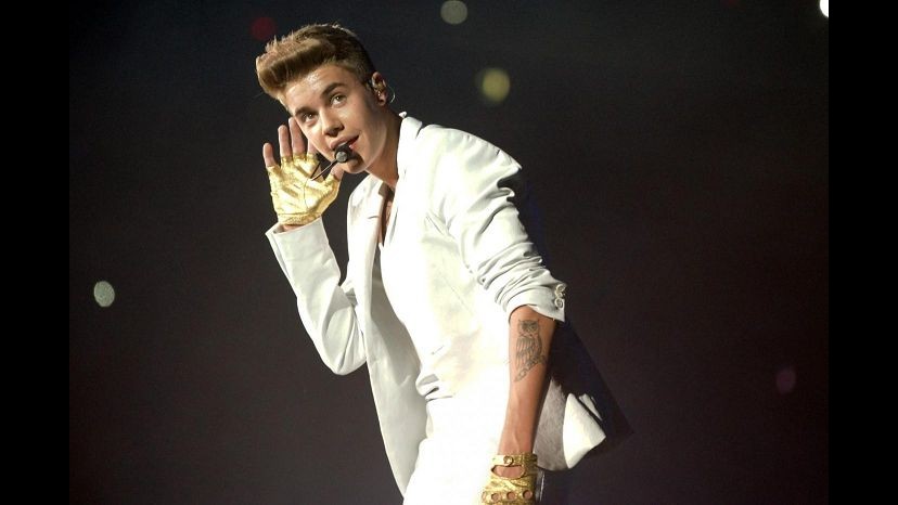 Justin Bieber nei guai: vicino di casa lo accusa di minacce e percosse