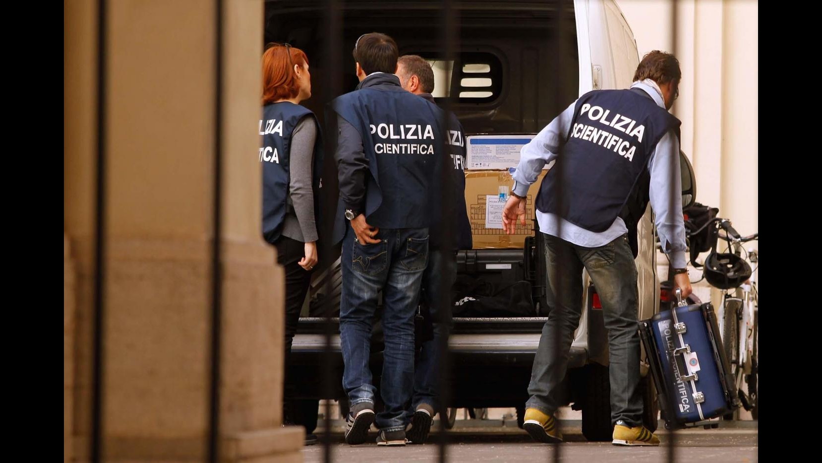 Perugia, 24enne ucciso in casa nella notte, ferita la fidanzata