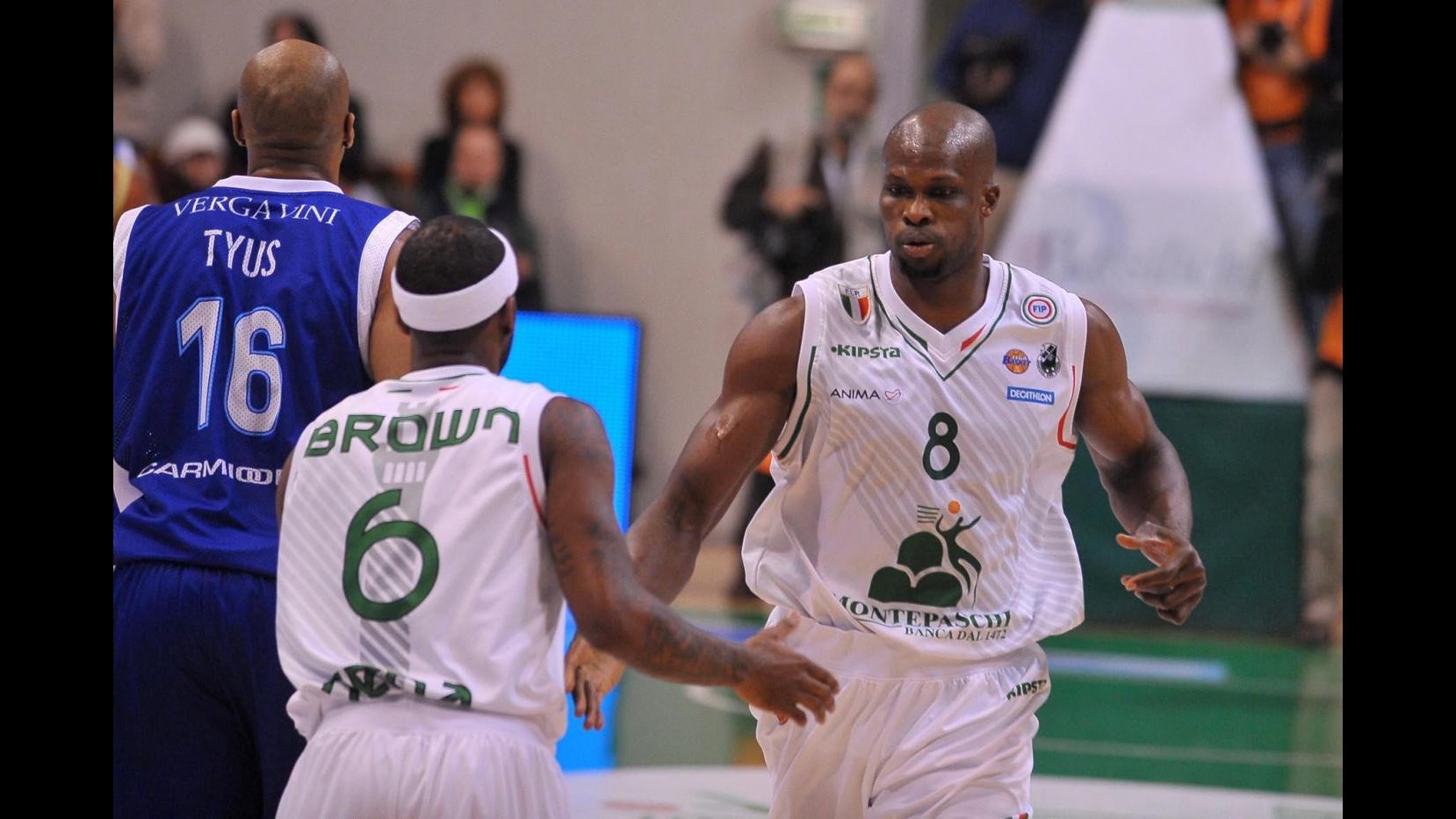 Basket, Serie A: Siena torna alla vittoria: Cantù ko 73-66