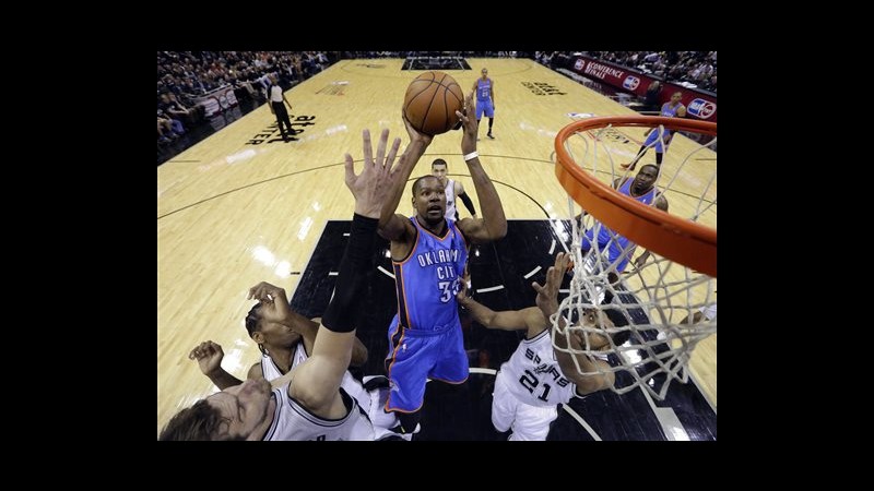 Playoff Nba, a San Antonio il primo round contro Oklahoma: 122-105 in gara-1