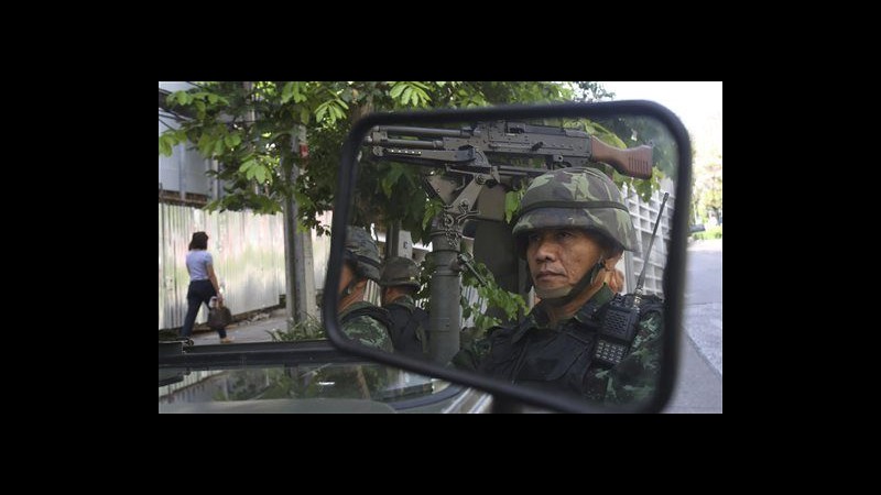 Proteste in Thailandia: l’esercito dichiara la legge marziale