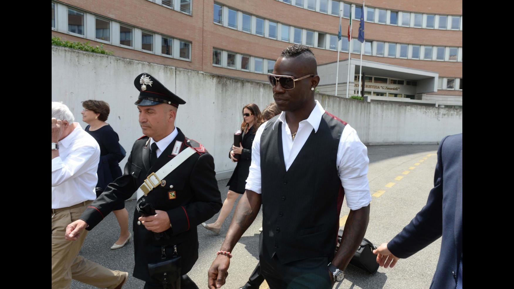 Balotelli e Fico in tribunale a Brescia per affidamento Pia
