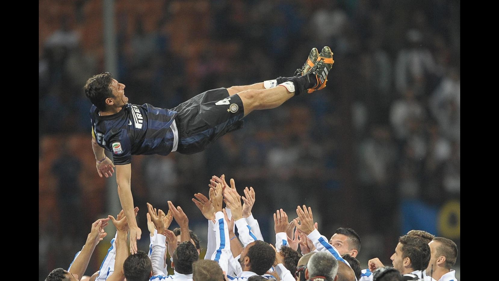 Inter, lettera di Zanetti ai tifosi: Grazie per il vostro affetto