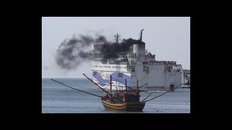 Cina-Vietnam, 1.800 lavoratori cinesi evacuati da porto di Vung Ang