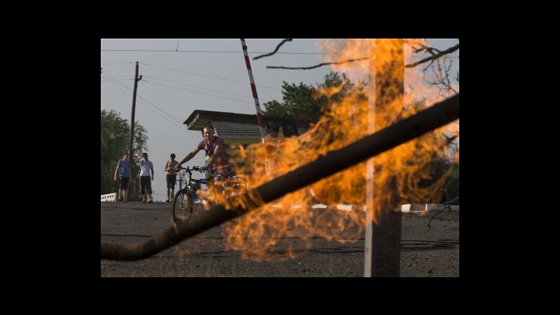 Ucraina, colpi mortaio vicino Slovyansk: danni a gasdotto, incendio