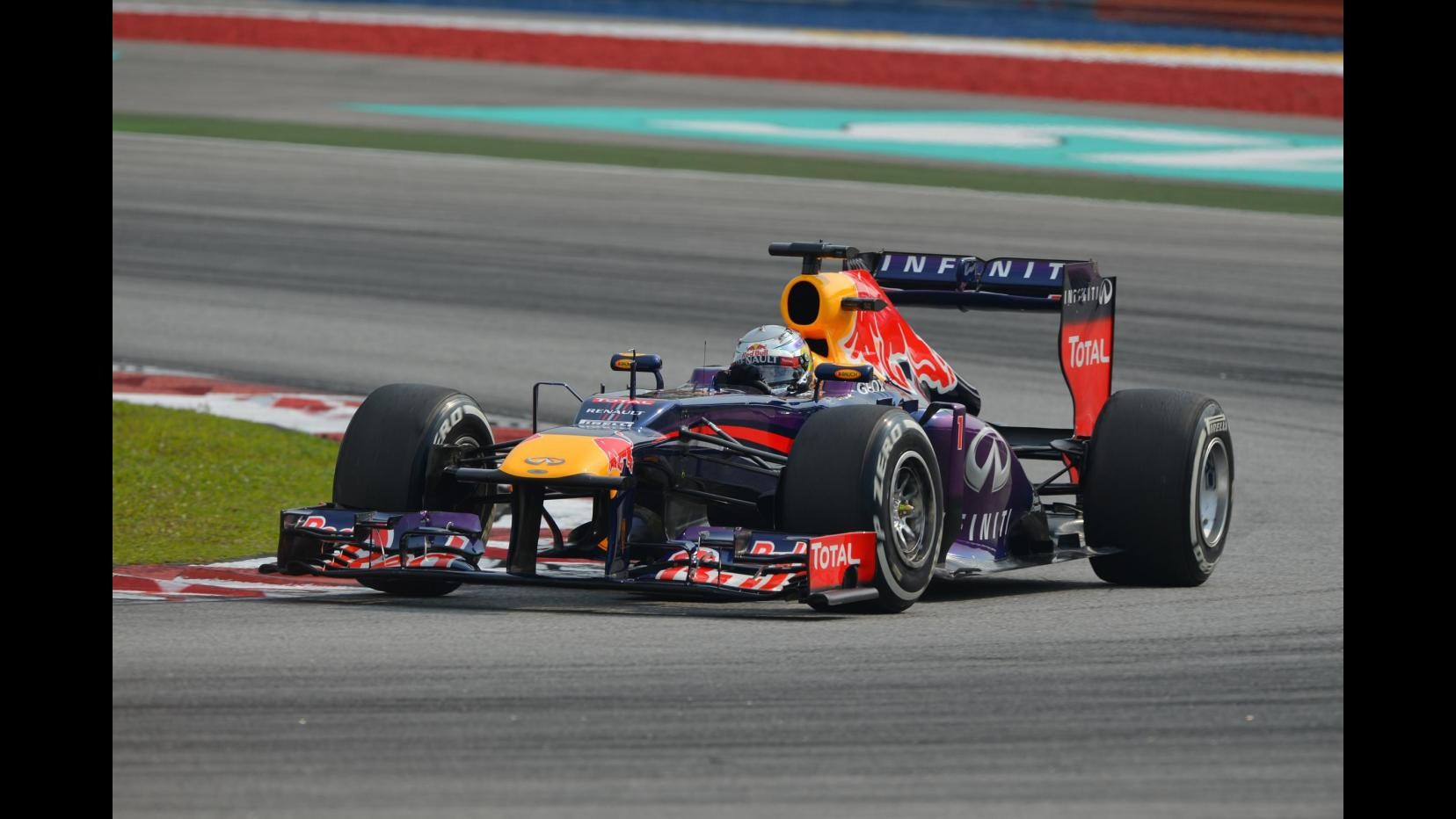 F1, Gp Malesia: Vettel trionfa davanti a Webber, Massa quinto