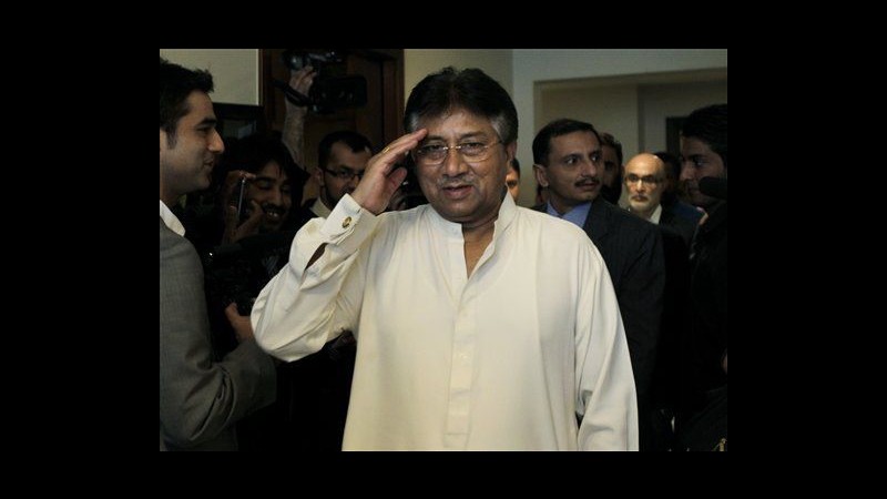 Pakistan, Musharraf torna in patria nonostante minacce di morte