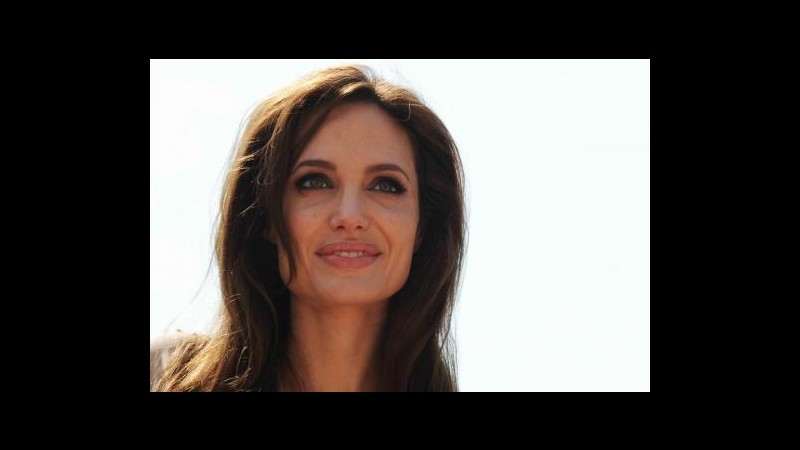 Angelina Jolie un anno dopo: La mastectomia fu la scelta giusta