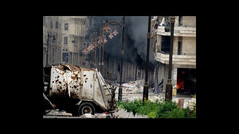 Siria, attentato in moschea Damasco: 42 morti tra cui imam filo-Assad