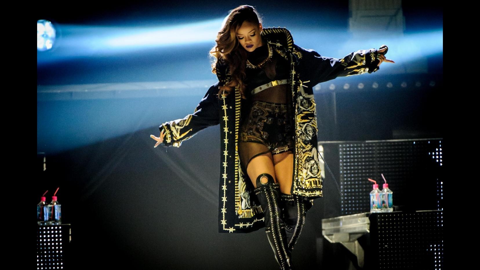 Trovata marijuana sul bus tour di Rihanna