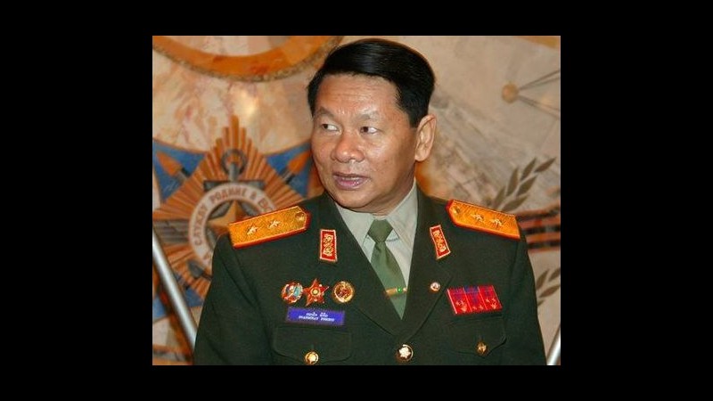 Laos, si schianta piccolo aereo: tra vittime c’è anche ministro Difesa
