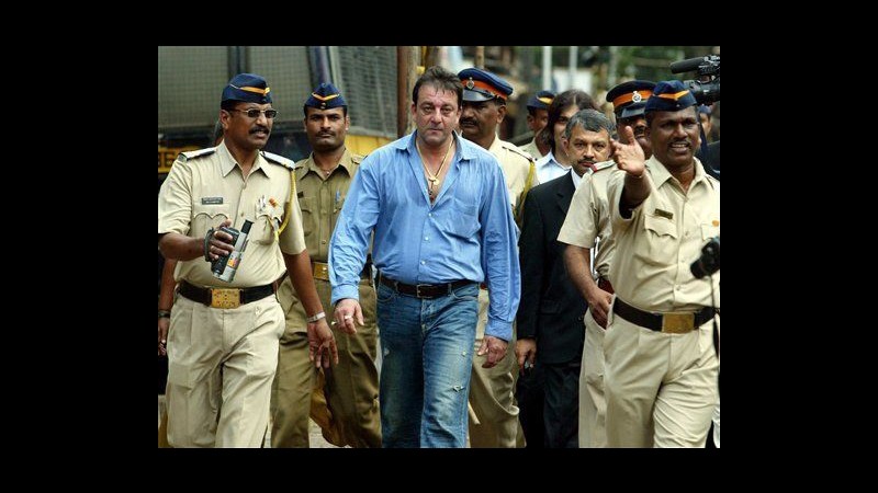 L’attore di Bollywood Sanjay Dutt condannato a 5 anni di carcere