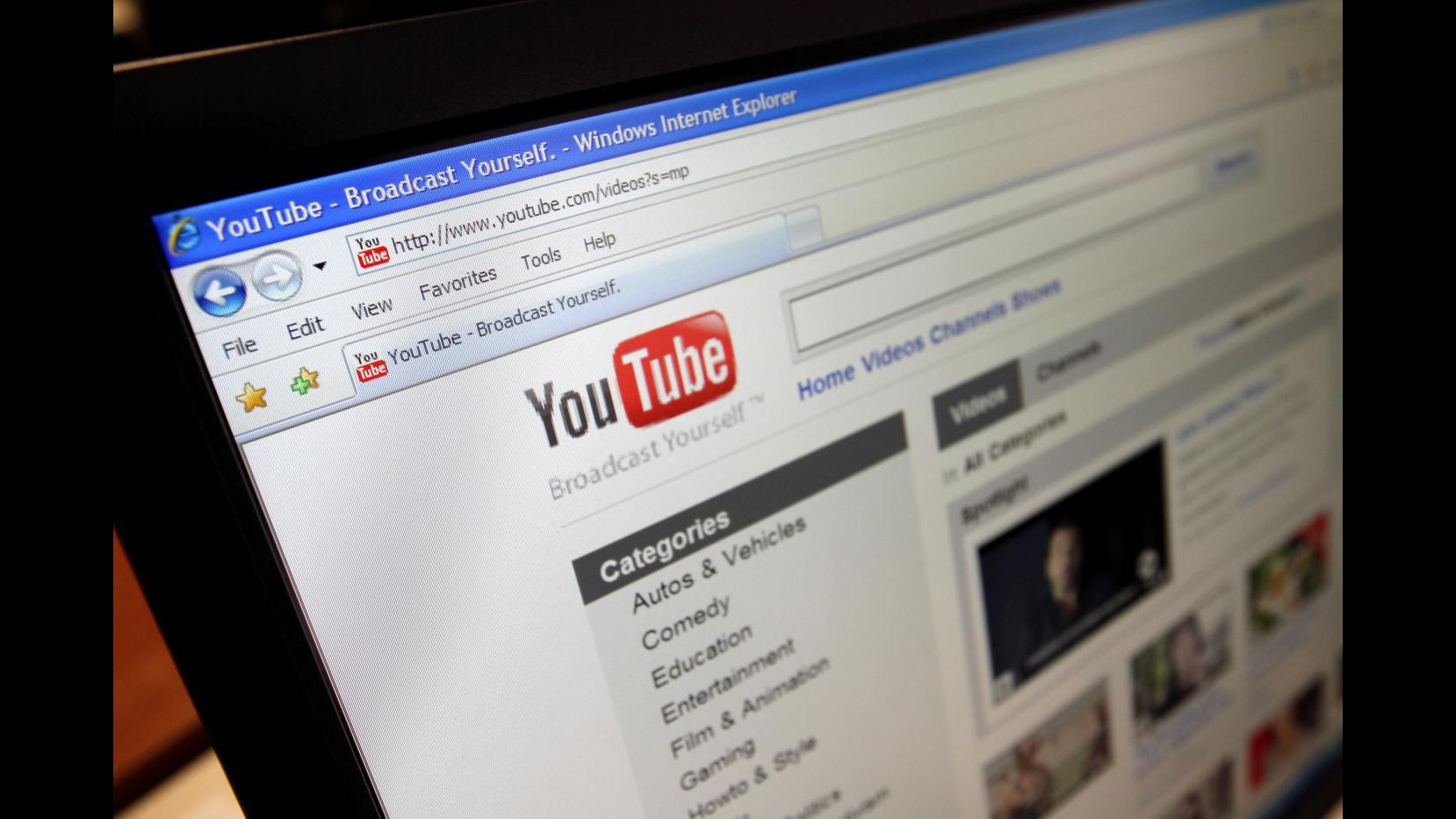 YouTube supera un miliardo di utenti al mese