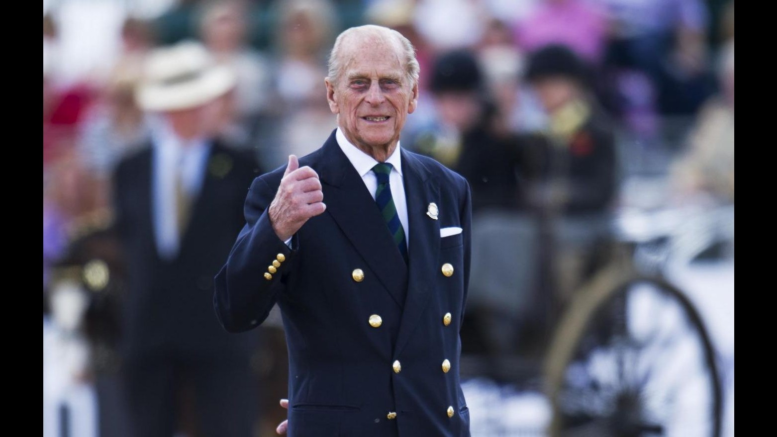 Principe Filippo a cavallo premia disabili a Windsor
