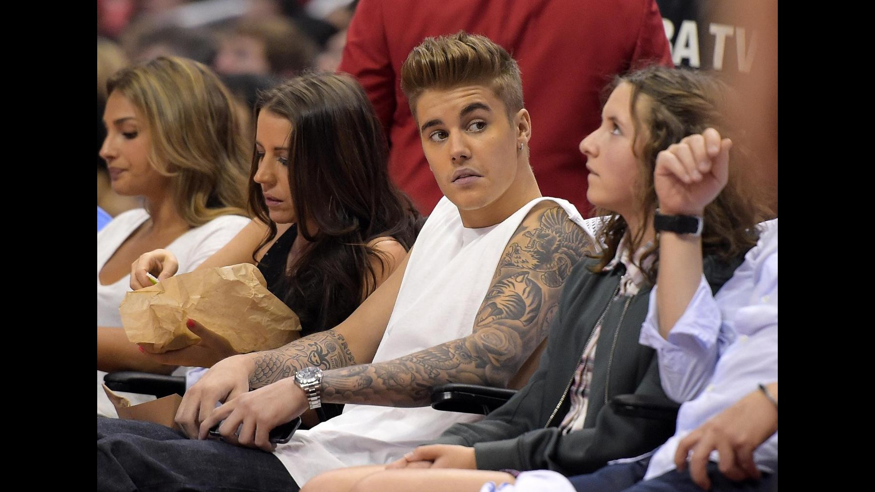 Justin Bieber, nuovi guai legali: in causa con fotografo per aggressione