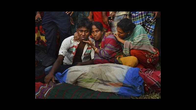 Bangladesh, traghetto affondato: salgono a 29 i morti, 100 dispersi