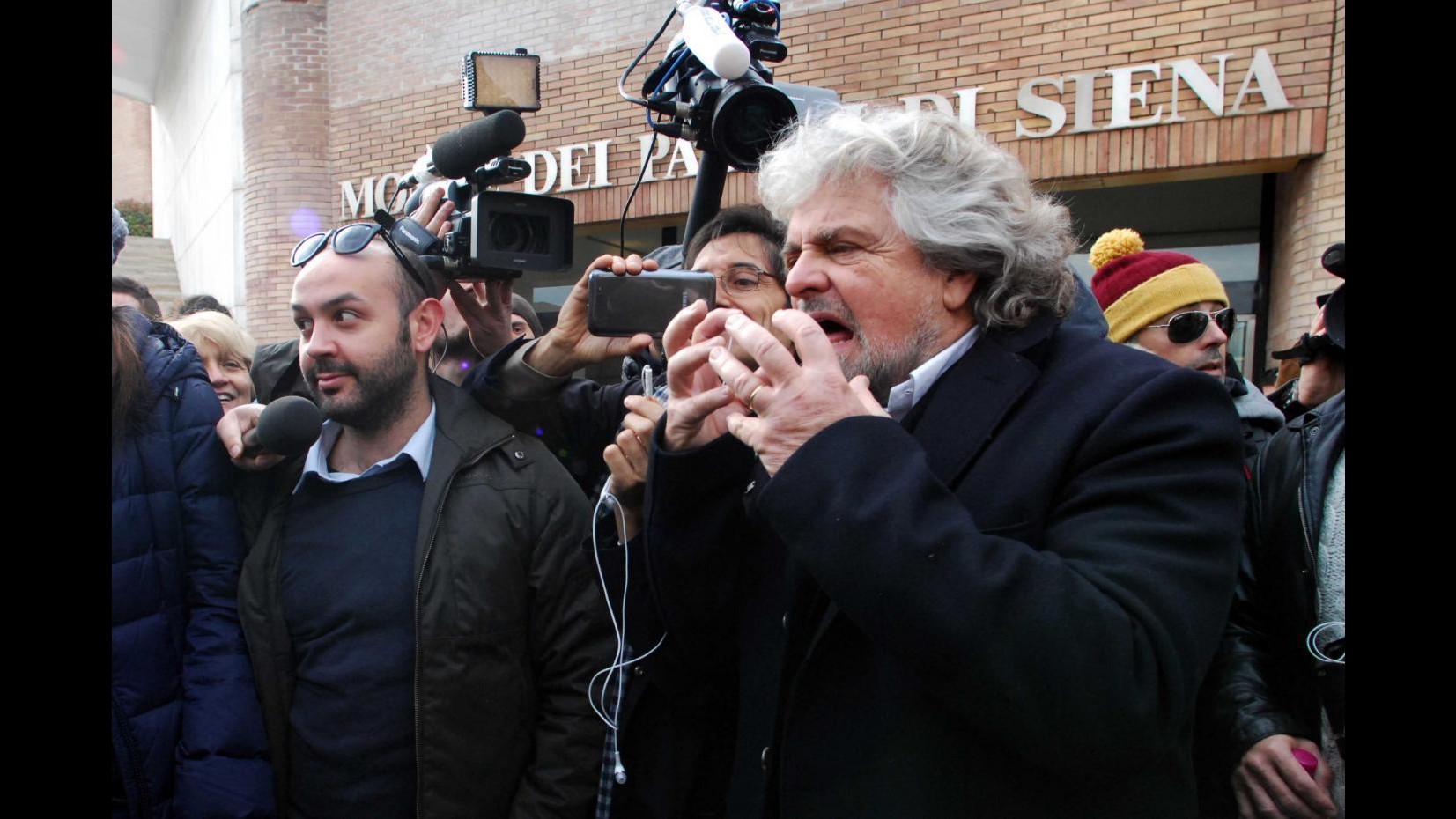 M5S, parlamentari rinnovano fiducia a ‘dissidenti’ per elezione Grasso