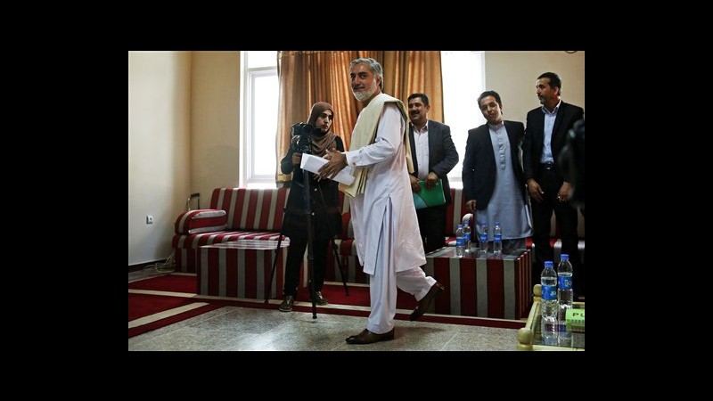 Afghanistan, candidati presidenti Ahmadzai e Abdullah a ballottaggio