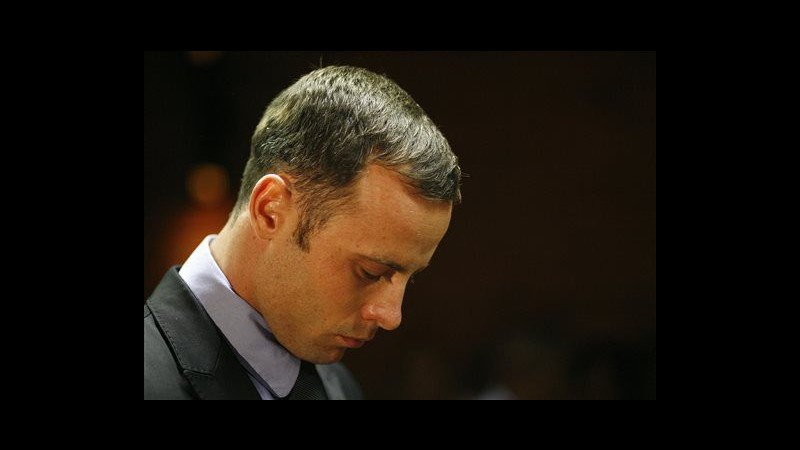 Pistorius, agenti fotografarono arresto: polizia confisca 49 cellulari
