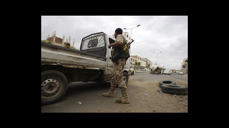 Yemen, almeno 42 morti in scontri fra esercito e militanti ad Azzan