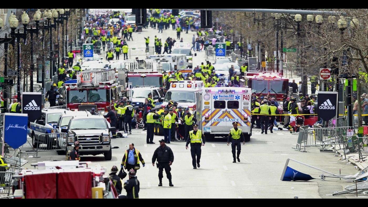 Maratona di Boston, doppia esplosione al traguardo: 3 morti e 144 feriti