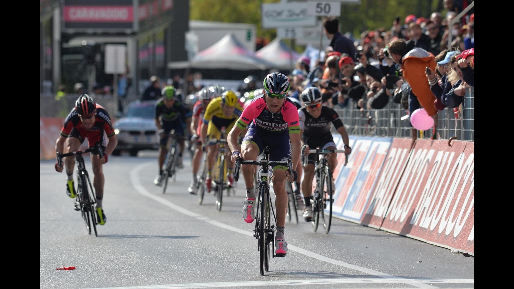 Giro d’Italia: Ulissi vince quinta tappa davanti a Evans, Matthews resta in rosa