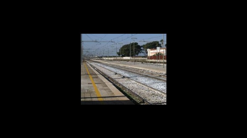 Bari, 23enne muore travolta dal treno