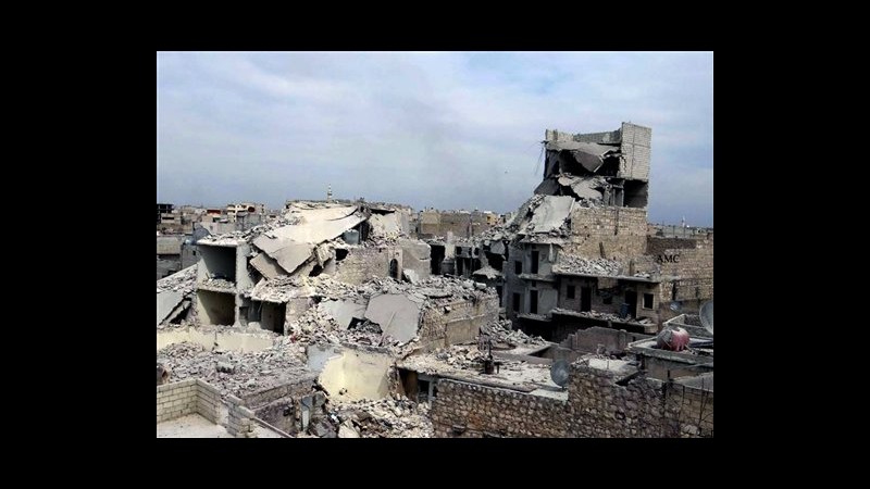 Siria, attivisti: Offensive di terra e aeree di esercito,molte vittime